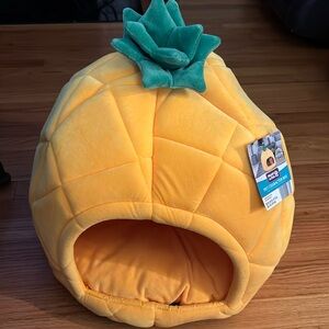 Pineapple pet bed